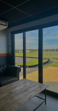 Le Paddock Restaurant Et Bar A Tapas Plesse Salle Accueil